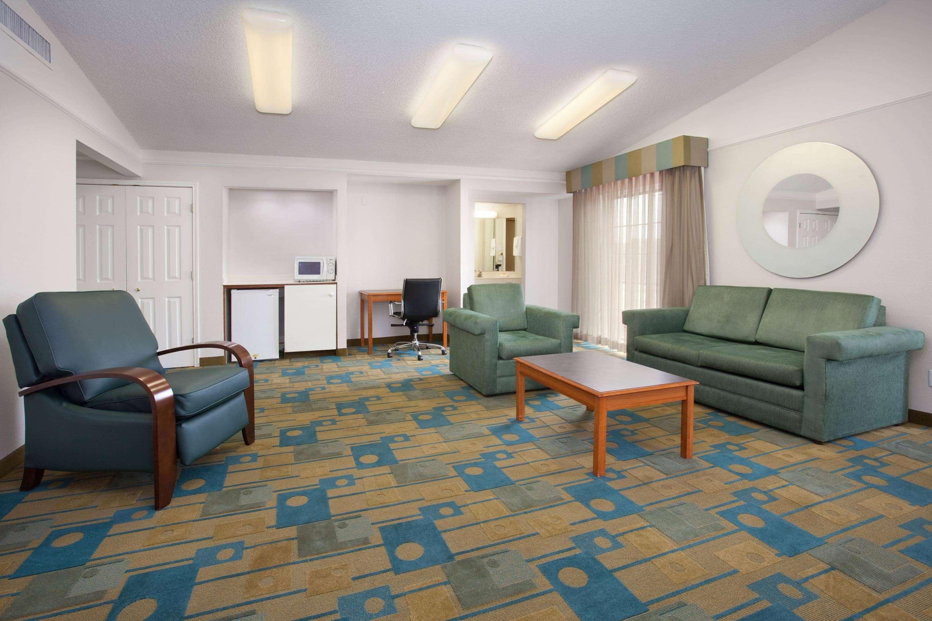 La Quinta Inn By Wyndham Denver Central Exterior photo