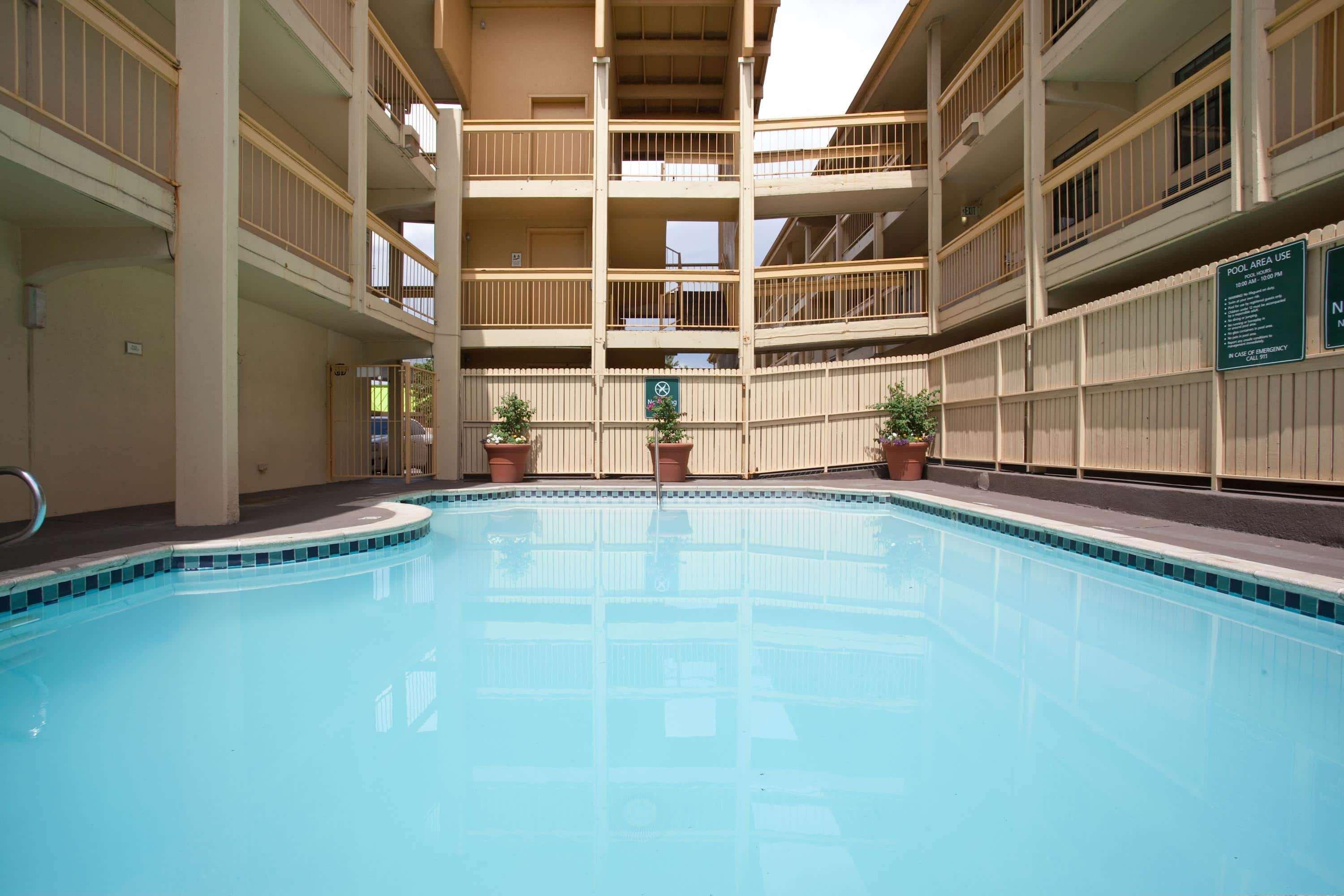 La Quinta Inn By Wyndham Denver Central Exterior photo