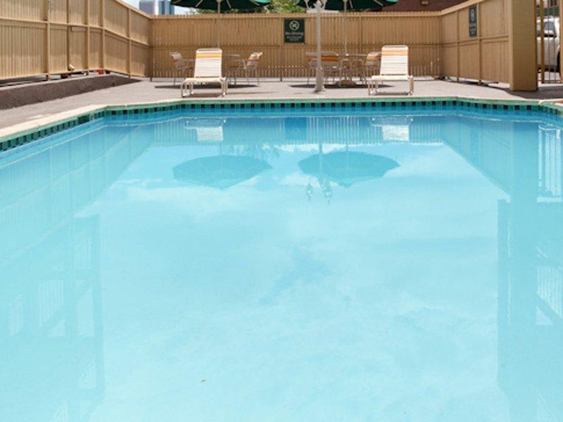 La Quinta Inn By Wyndham Denver Central Facilities photo